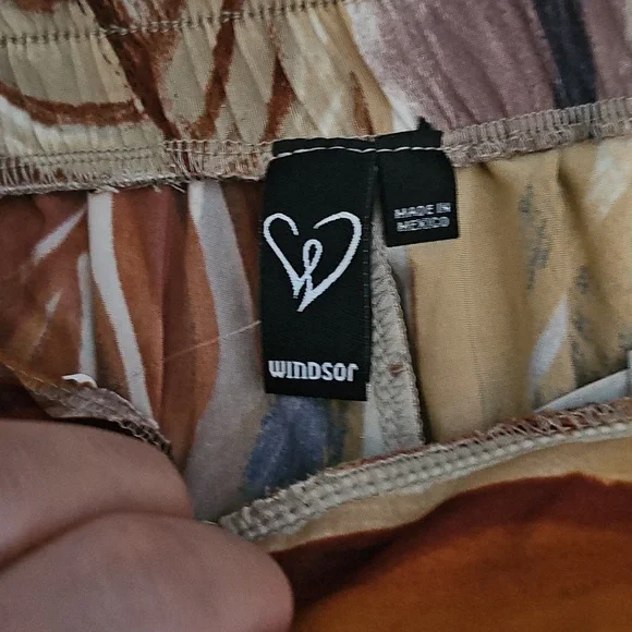 Windsor Leaf Print Wide Leg Pants - Picture 2 of 5